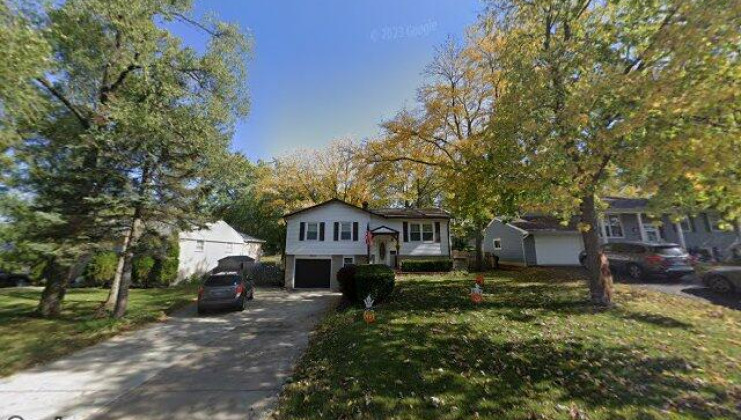 7615 walnut ave, woodridge, il 60517