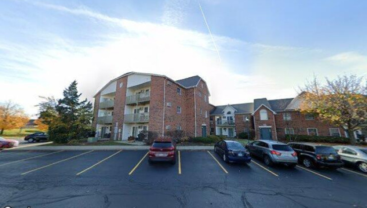 1375 cunat ct apt 1f, lake in the hills, il 60156