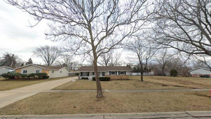 555 maywood ln, hoffman estates, il 60169