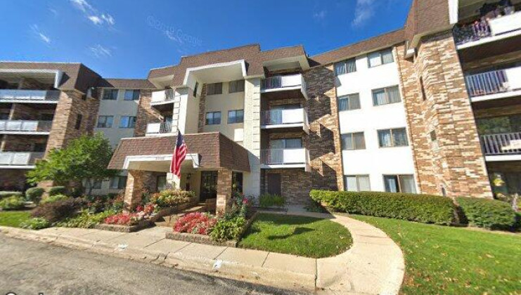 3300 n carriageway dr unit 215, arlington heights, il 60004