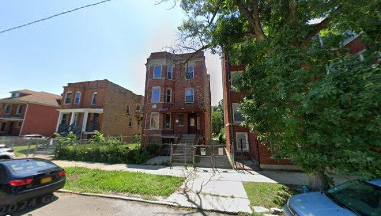 7412 s coles ave, chicago, il 60649