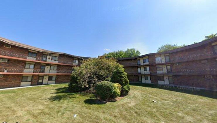 2306 holiday ter apt 151, lansing, il 60438