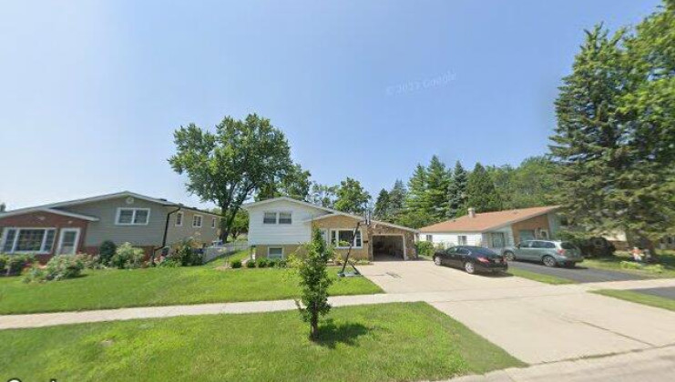 182 7th st, wheeling, il 60090