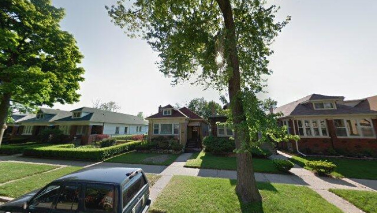 7826 s paxton ave, chicago, il 60649