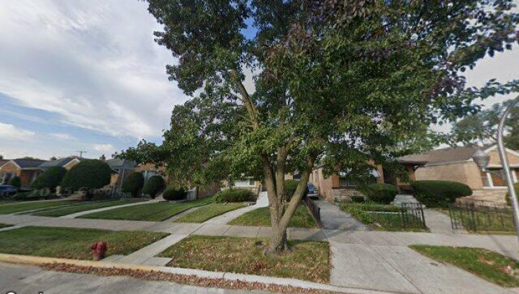 8926 s paxton ave, chicago, il 60617