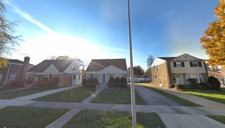 1942 portsmouth ave, westchester, il 60154