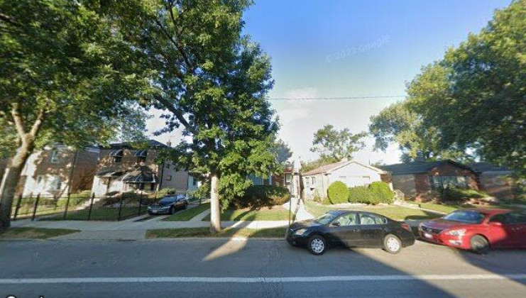 8140 s jeffery, chicago, il 60617