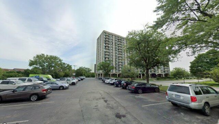 40 n tower rd #9e, oak brook, il 60523