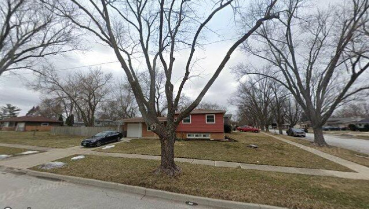 924 elma ave, elgin, il 60120