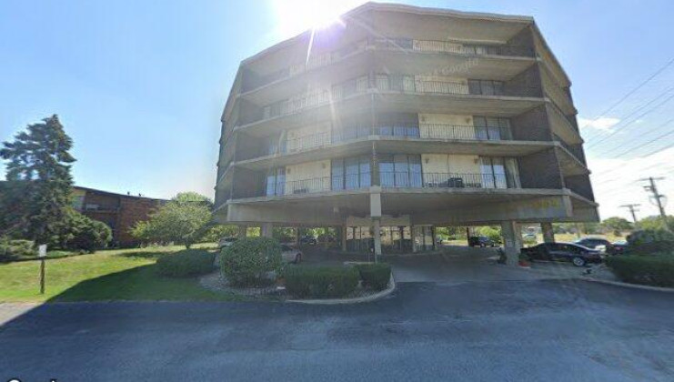 2304 holiday terrace unit 206, lansing, il 60438