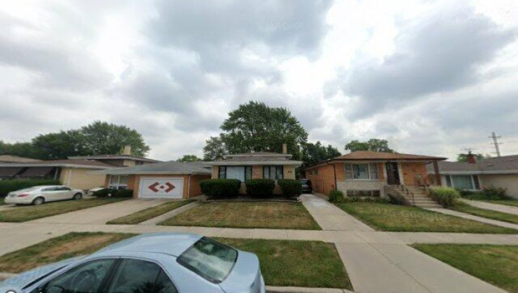 9045 s sacramento ave, evergreen park, il 60805