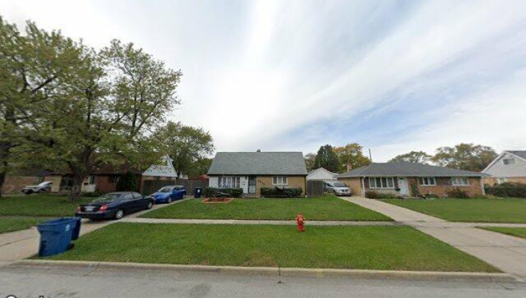 8930 saratoga dr, bridgeview, il 60455