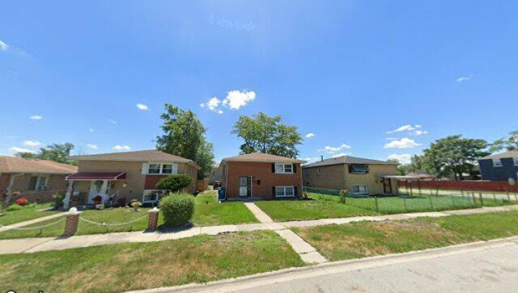 725 e 152nd st, phoenix, il 60426