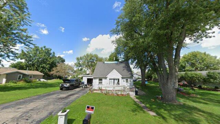 4910 parkview dr, mccullom lake, il 60050