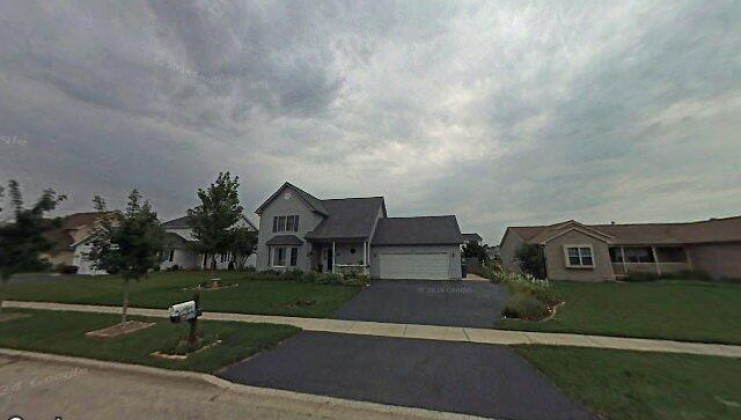 1372 wood dr, woodstock, il 60098