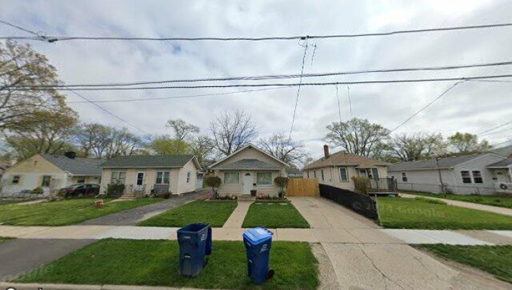 923 pine st, waukegan, il 60085