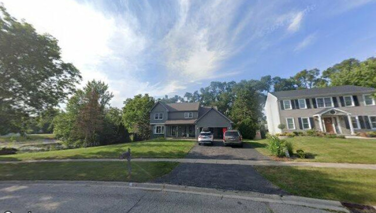 502 wood creek dr, island lake, il 60042