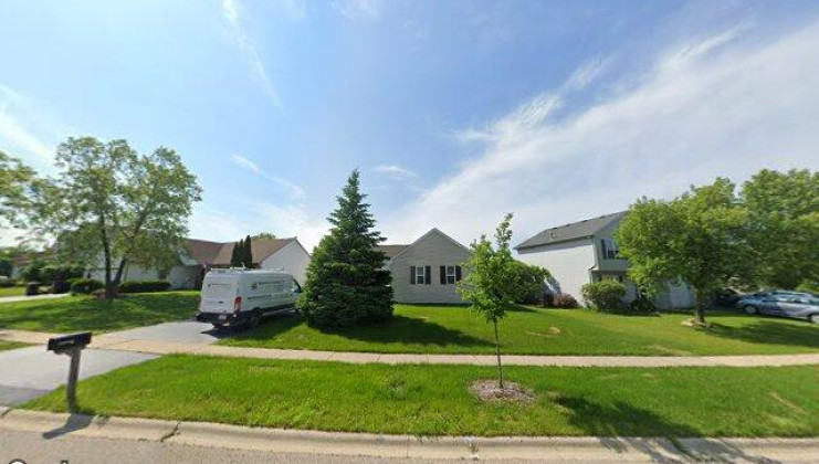 666 anderson dr, lake in the hills, il 60156