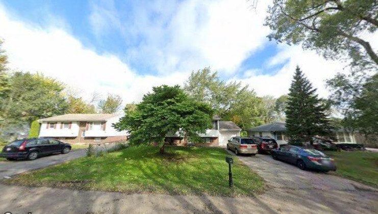 4910 drive in ln, crystal lake, il 60014