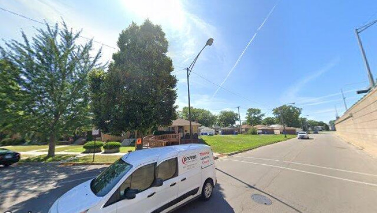 8828 s yates blvd, chicago, il 60617