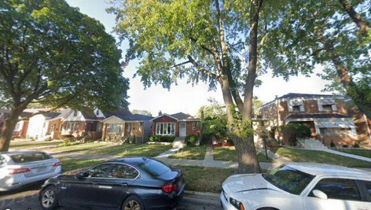 8810 s euclid ave, chicago, il 60617