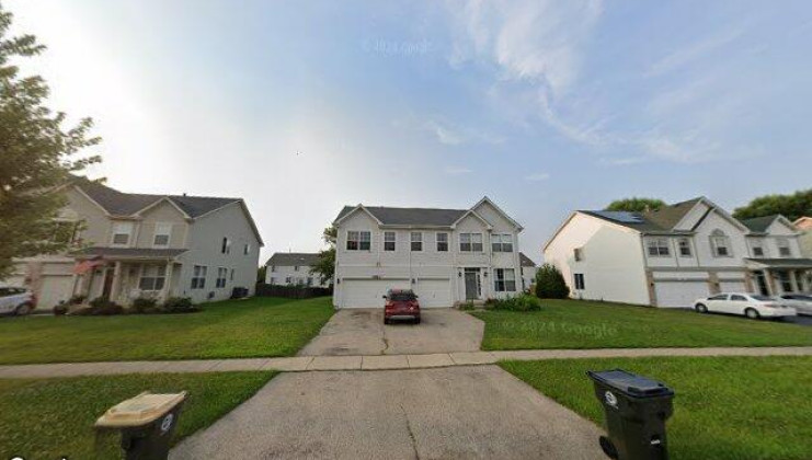 572 w fairborn ln, round lake, il 60073