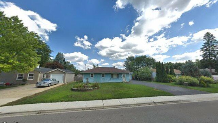 202 tee rd, carpentersville, il 60110