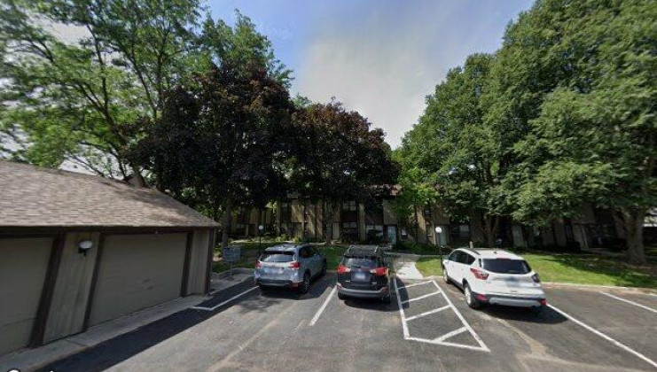 610 n hough st unit b, barrington, il 60010