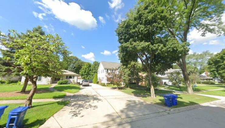 918 n cross st, wheaton, il 60187