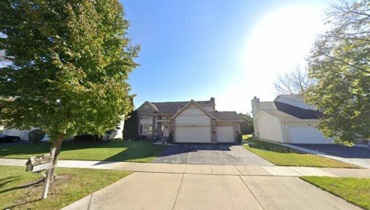 735 waverly ln, wheeling, il 60090