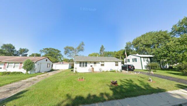 148 pecos cir, carpentersville, il 60110