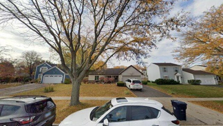1935 college green dr, elgin, il 60123