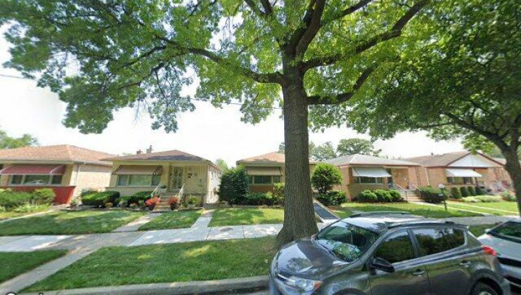 8833 s beverly ave, chicago, il 60620