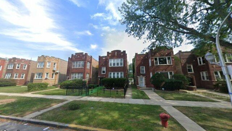 7627 s bennett ave, chicago, il 60649