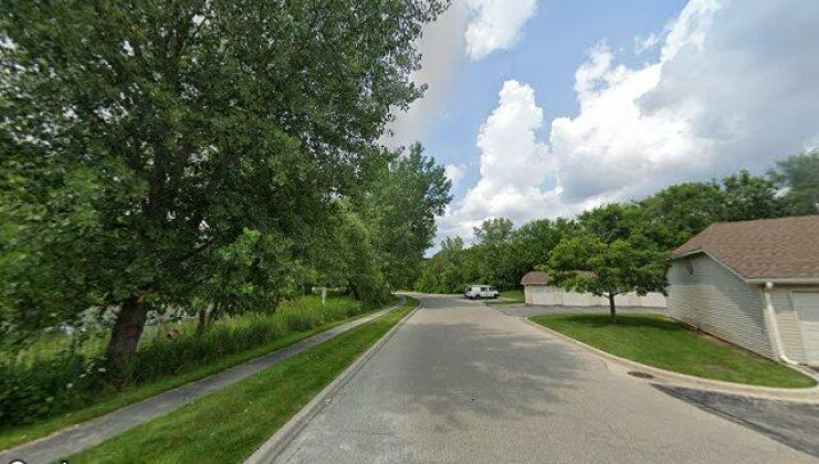 114 w clear water cir unit 2g, round lake, il 60073