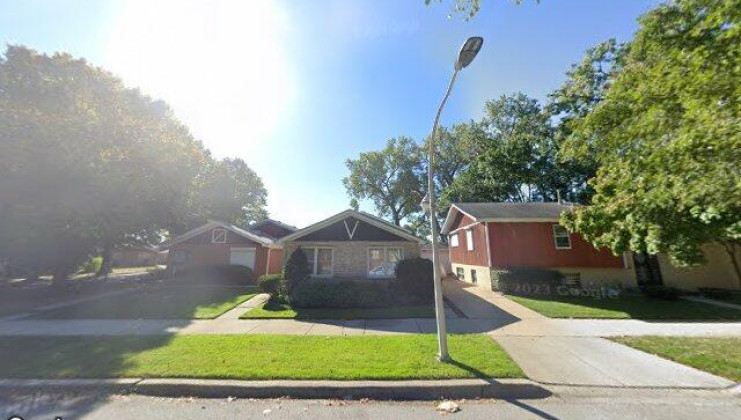 2621 e 81st st, chicago, il 60617