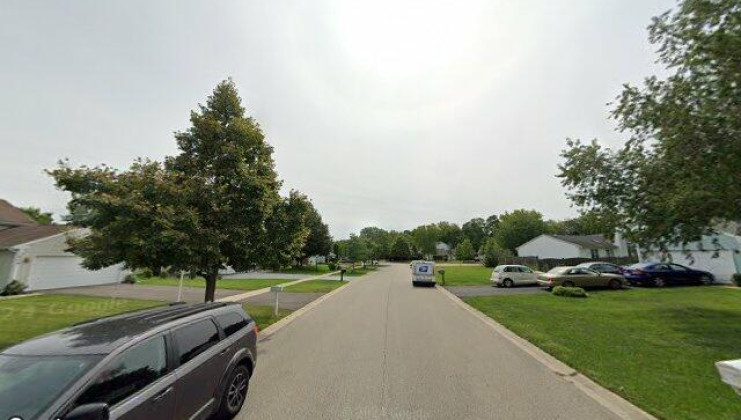 1023 hale ln, island lake, il 60042