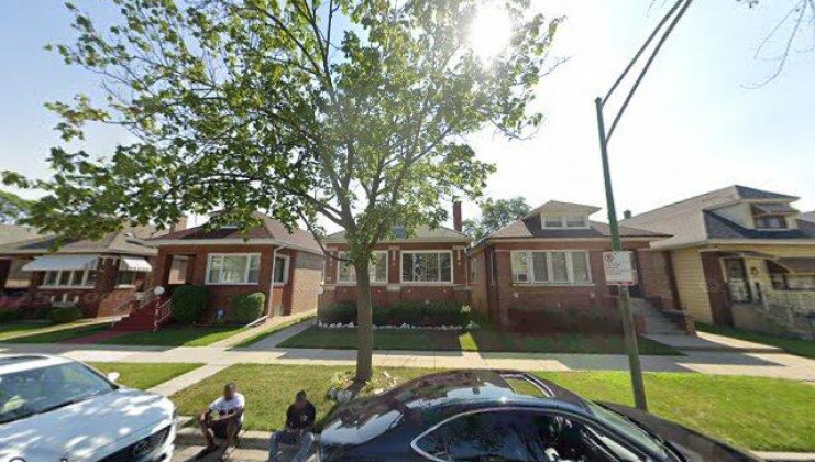 8829 s bishop st, chicago, il 60620