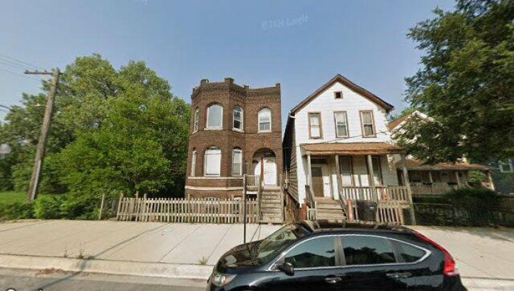 9240 s brandon ave, chicago, il 60617