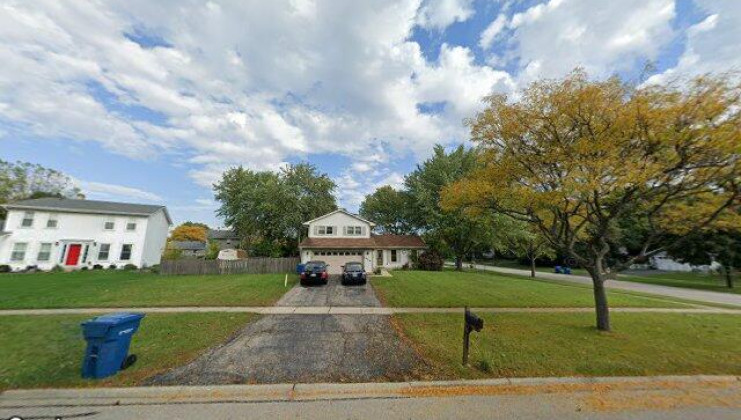 756 holly dr, bartlett, il 60103