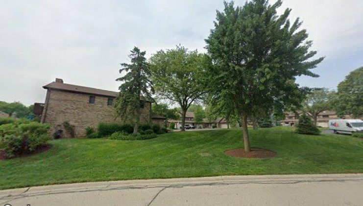 1920 golfview dr, bartlett, il 60103