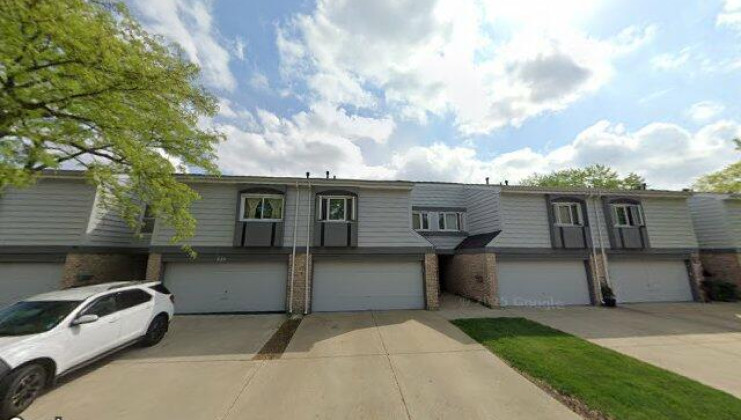 227 lakeshore ln, bloomingdale, il 60108