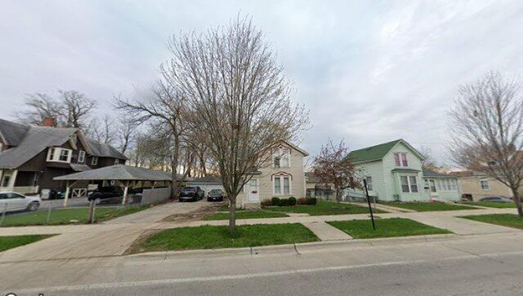 384 raymond st, elgin, il 60120