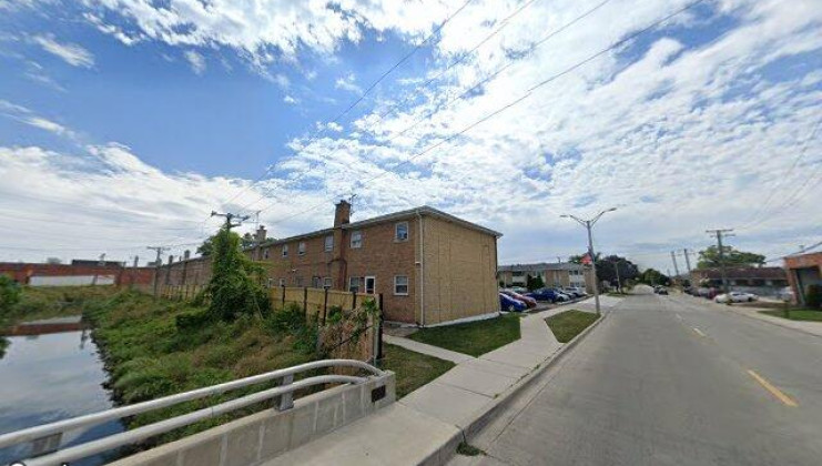 1423 silver creek ln, melrose park, il 60160