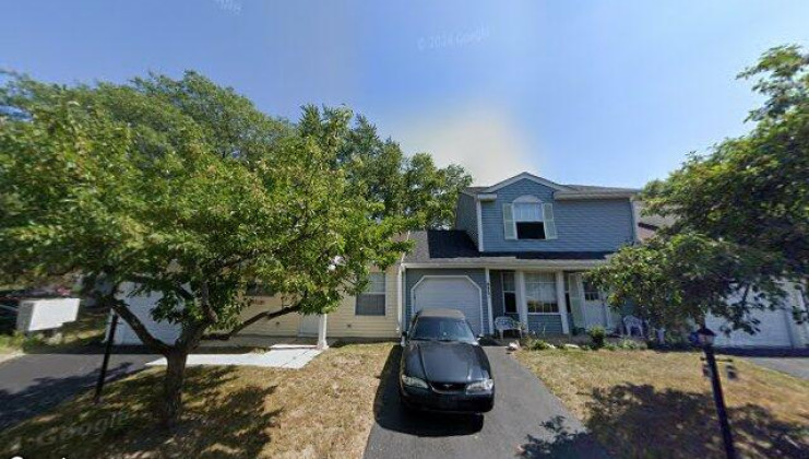 635 yale ln, island lake, il 60042
