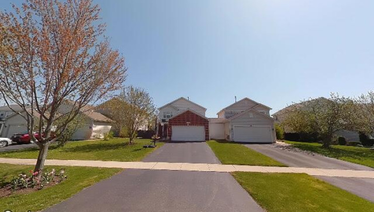 1821 s mark ln, round lake, il 60073