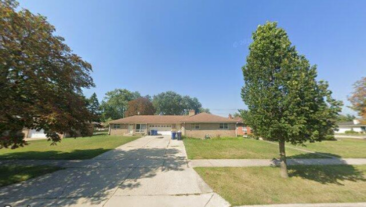2406 pearsall pkwy, waukegan, il 60085