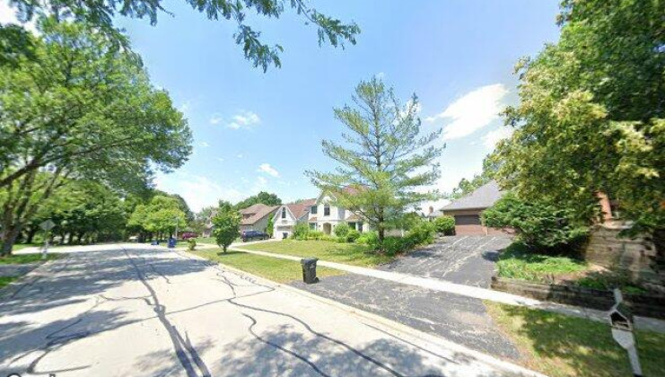 2000 mustang dr, naperville, il 60565