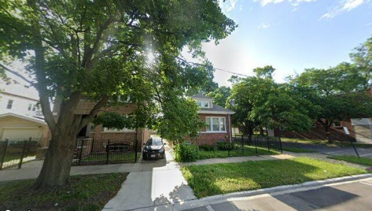 8457 s colfax ave, chicago, il 60617