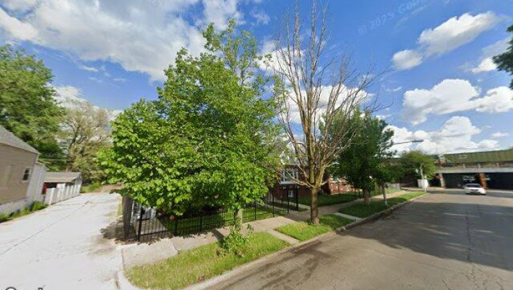 9351 s colfax ave, chicago, il 60617